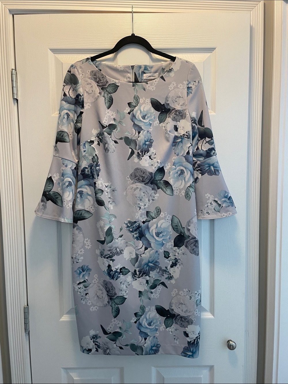 Calvin Klein Light Gray Floral Bell-Sleeve Sheath Dress